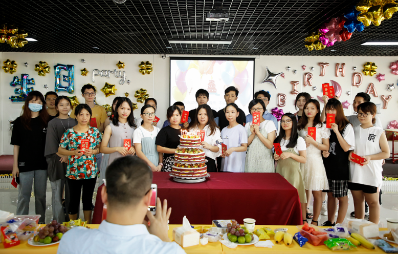 卡輪飾品2020上半年度員工生日聯(lián)歡會：不念過往，不畏將來，不忘初心